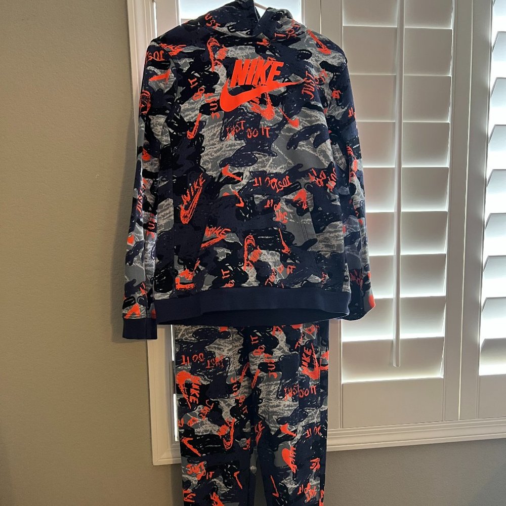 Youth XL Boys Nike Sweatsuit